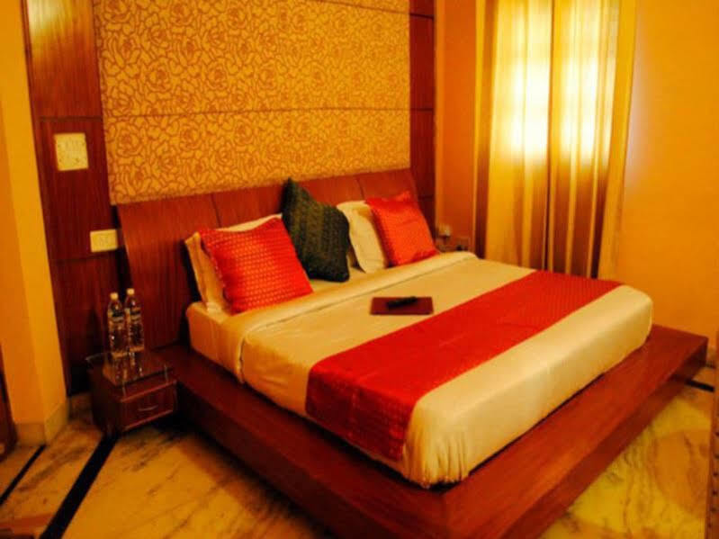 Oyo 10425 Queens Pearl Inn Dehradun Luaran gambar